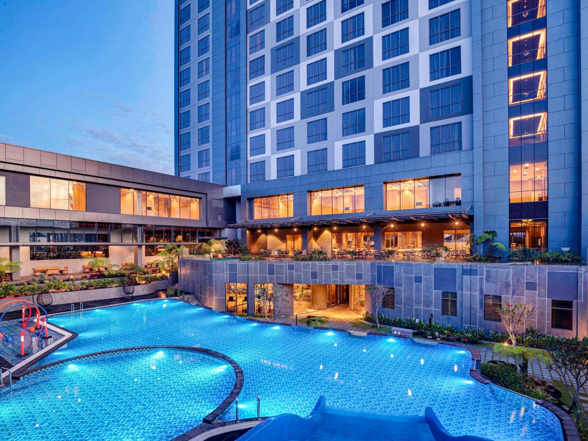 Grand Mercure Malang Exterior photo