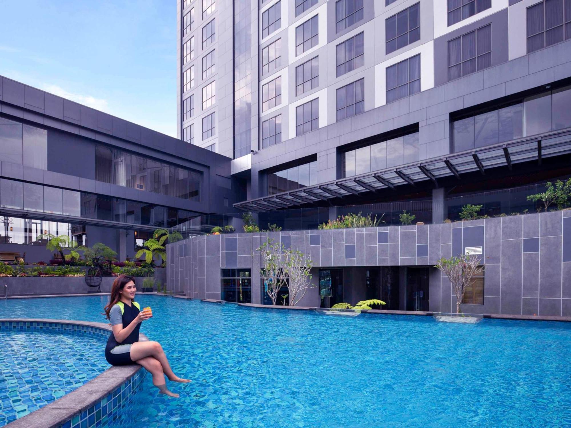 Grand Mercure Malang Exterior photo
