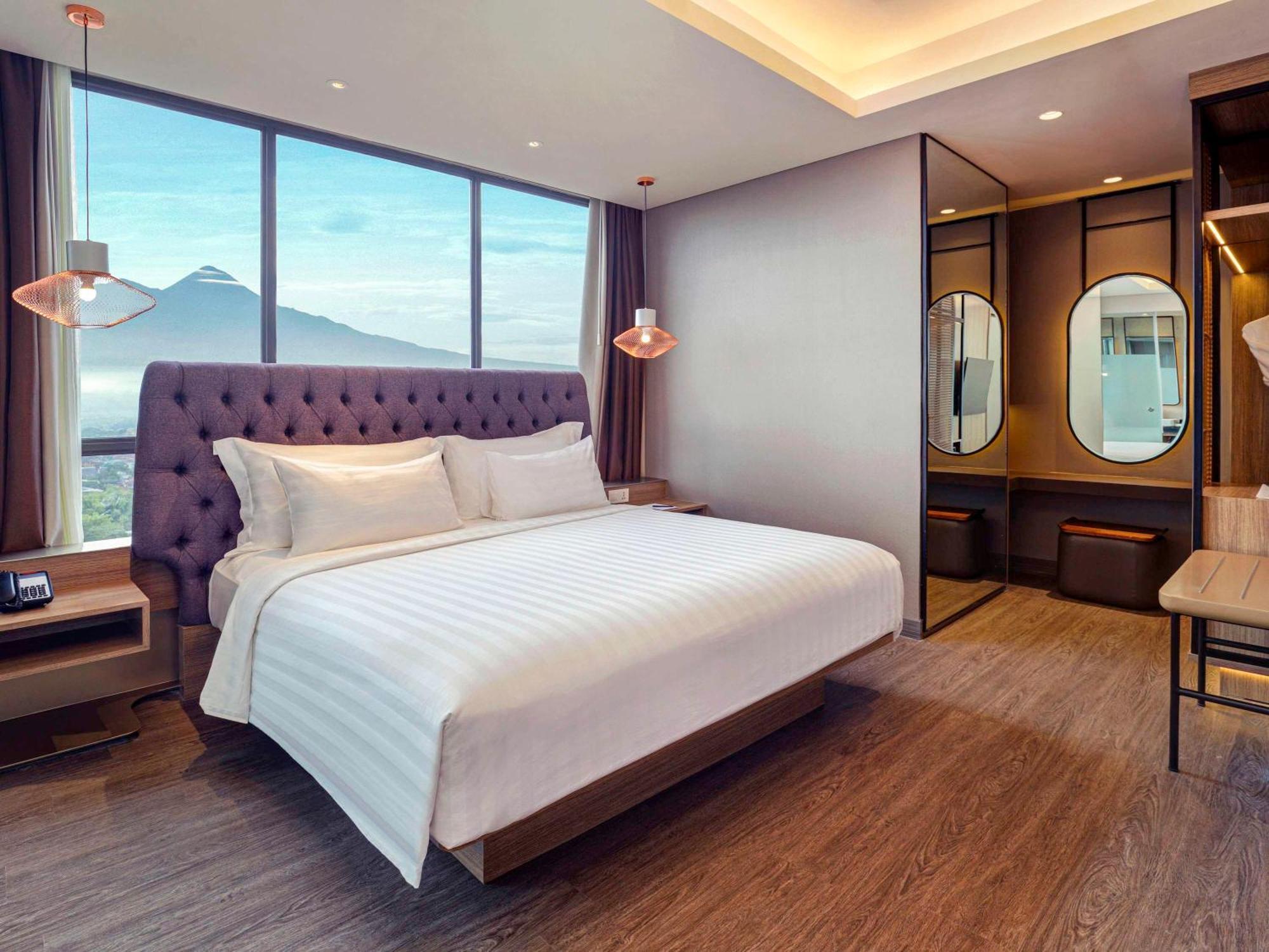 Grand Mercure Malang Exterior photo